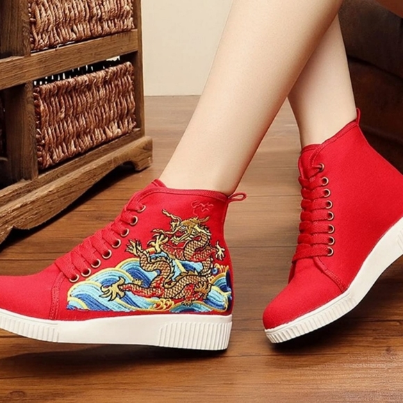 Dragon embroidered sneakers - Picture 1 of 13